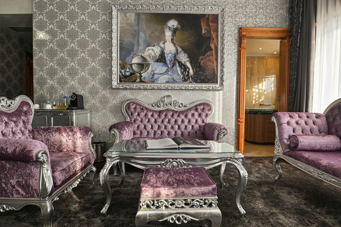 Queen Marie Antoinette Suite  446